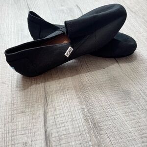 TOMS Women's Classic Black Loafers
